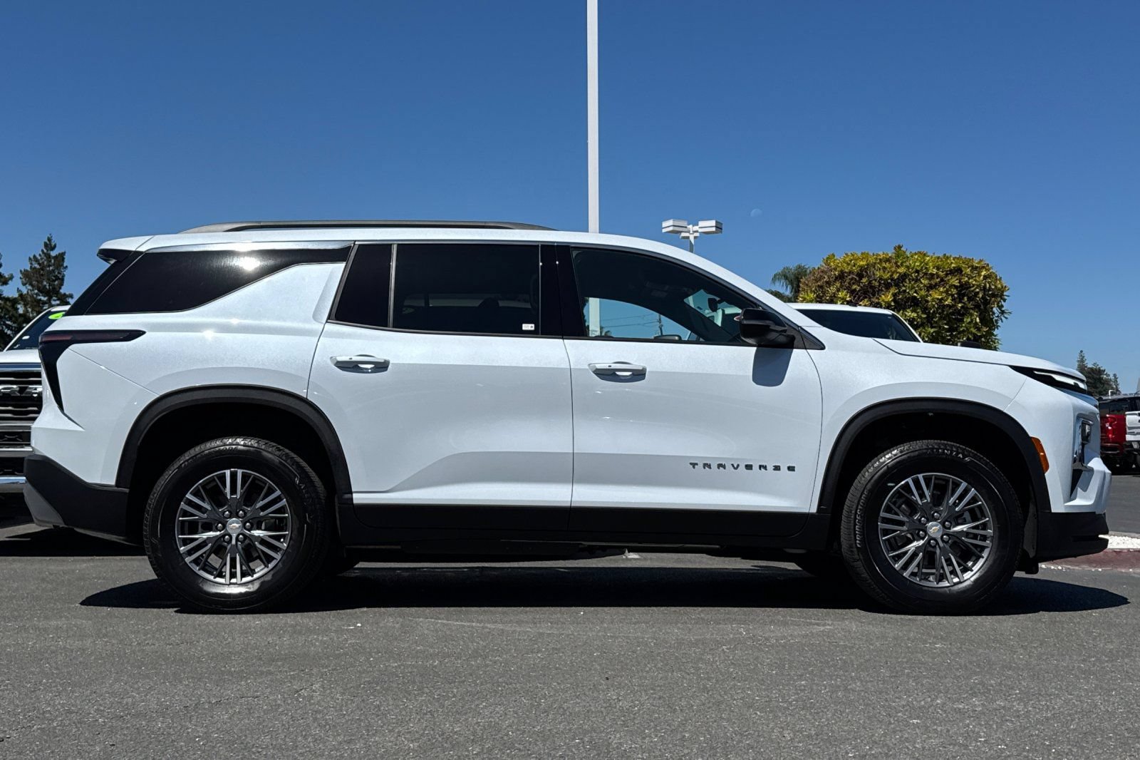 Used 2026 Chevrolet Traverse LT AWD/4WD image 4