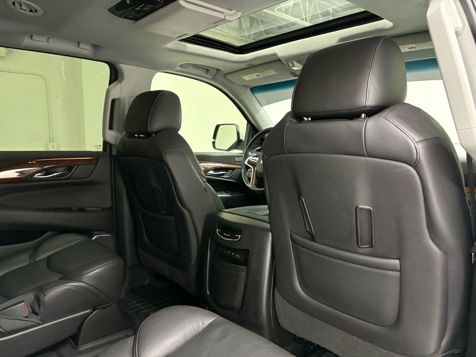 Used 2018 Cadillac Escalade Premium Luxury RWD image 18