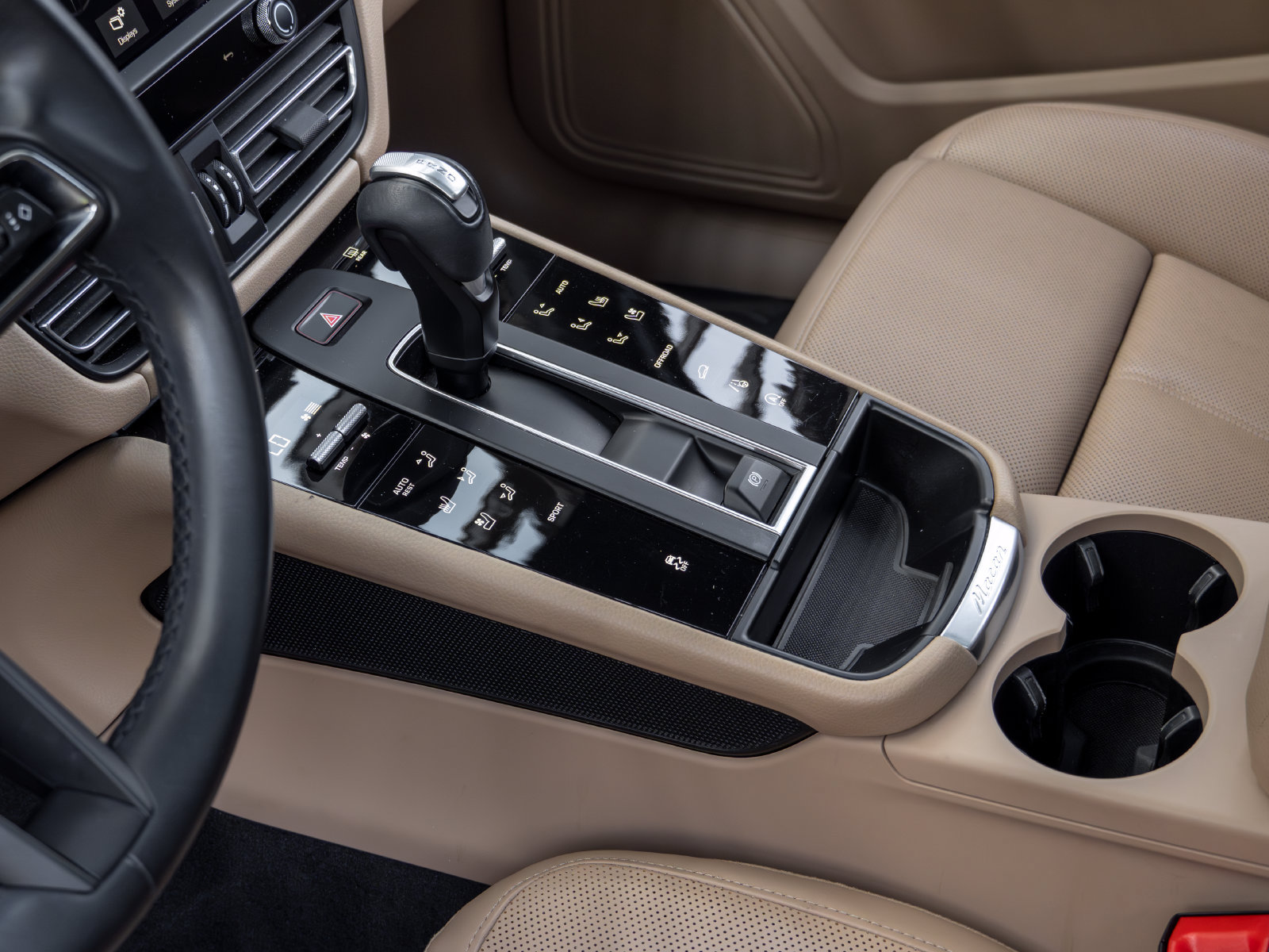 Certified 2023 Porsche Macan AWD/4WD image 37