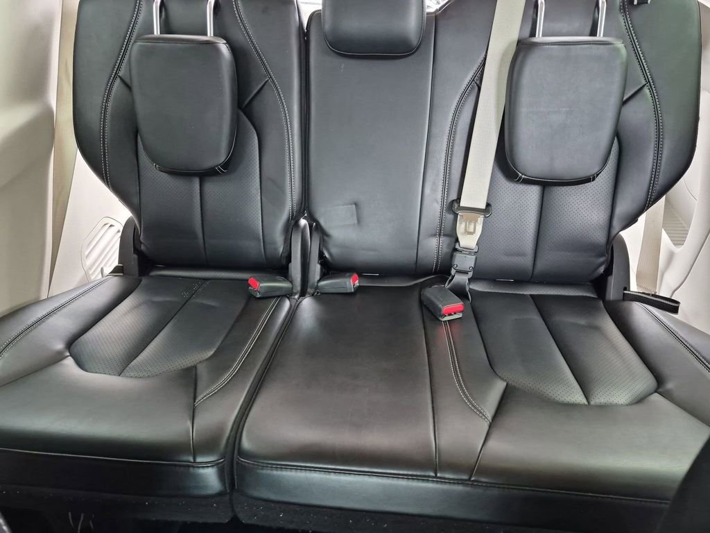 Used 2023 Chrysler Pacifica Touring-L FWD image 18