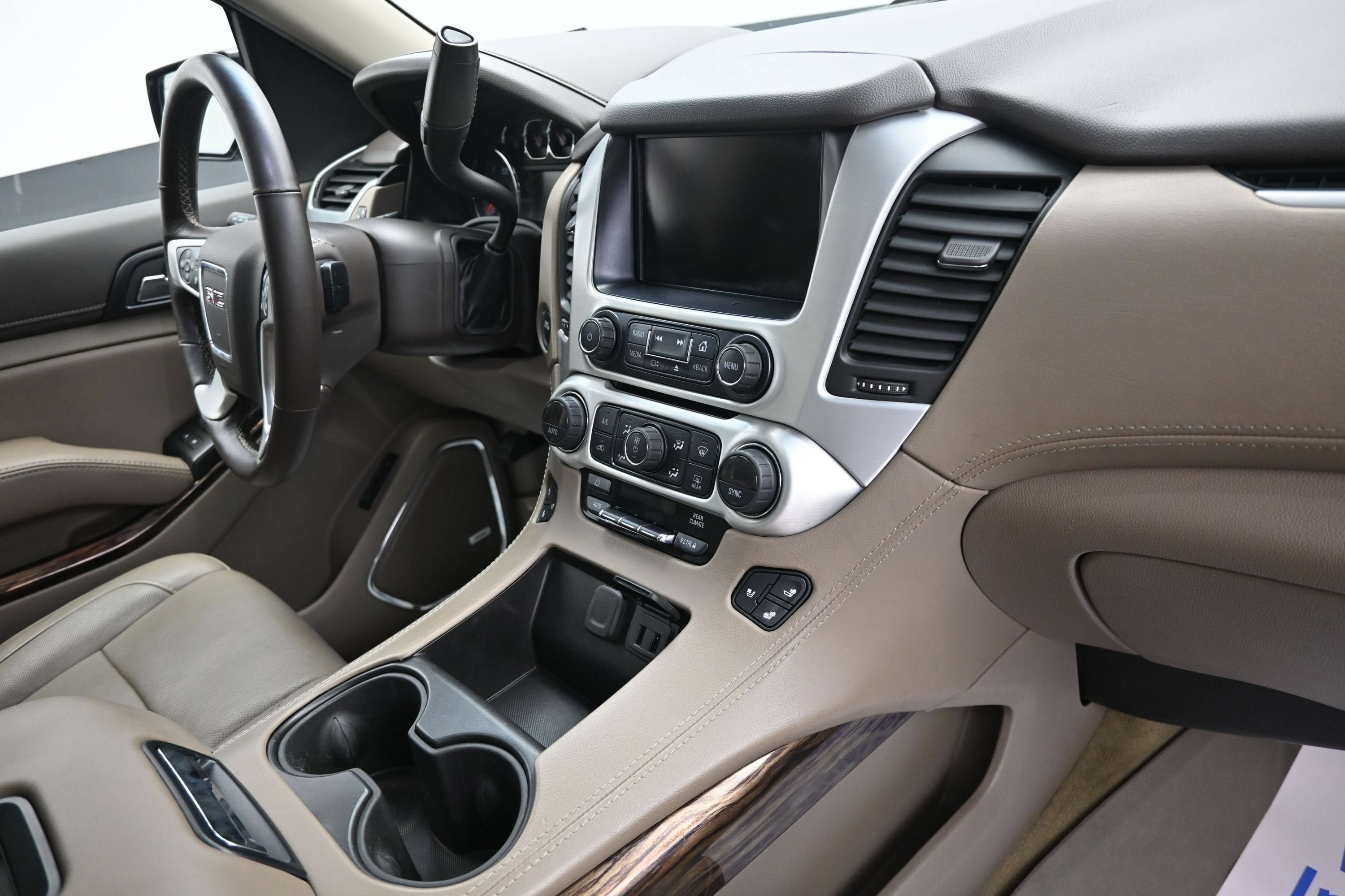 Used 2018 GMC Yukon SLT w/ Open Road Package AWD/4WD image 38