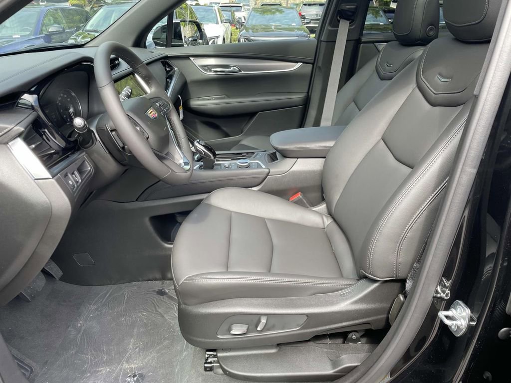 New 2025 Cadillac XT6 Luxury image 23