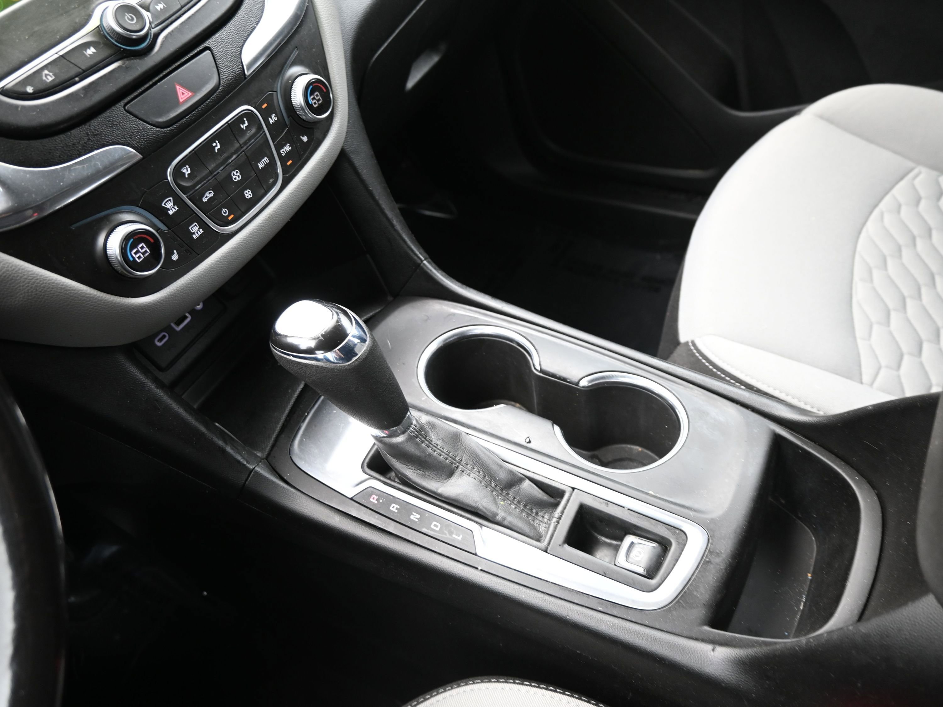 Used 2020 Chevrolet Equinox LT image 14