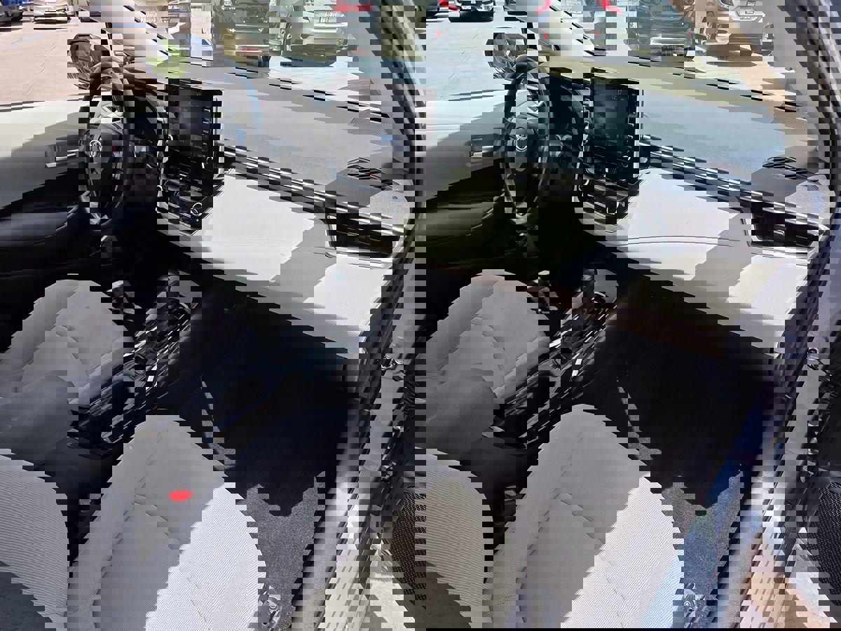 Used 2020 Toyota Corolla LE image 16