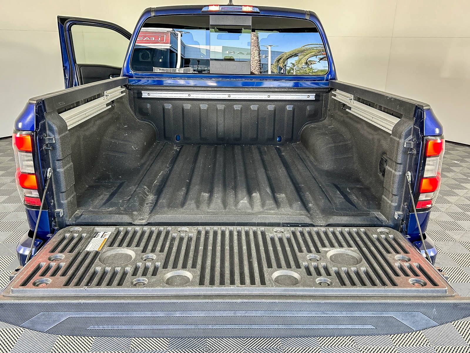 Used 2023 Nissan Frontier Pro-X w/ Pro-X Premium Package image 26