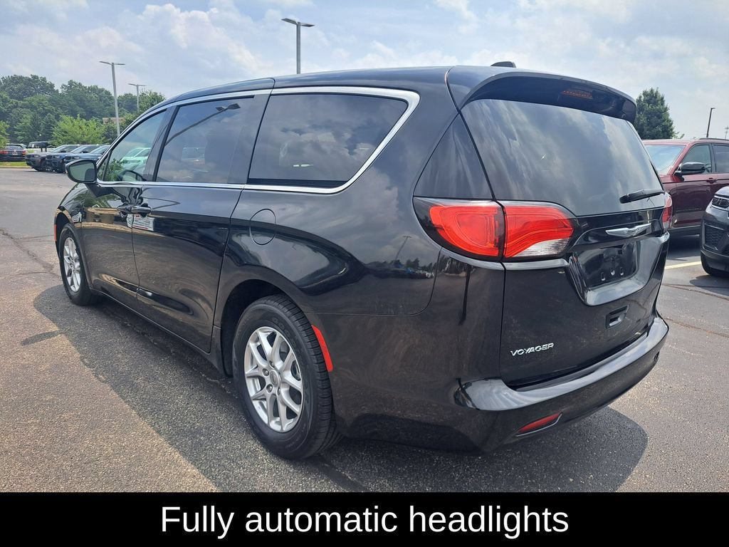 Certified 2023 Chrysler Voyager LX FWD image 6