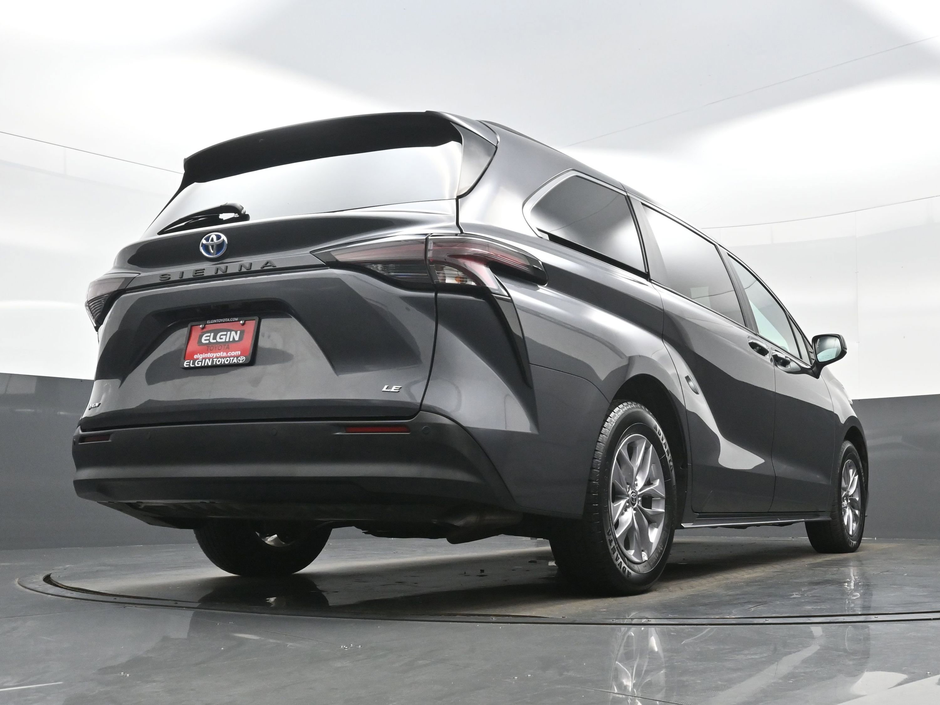 Used 2025 Toyota Sienna XLE FWD image 33