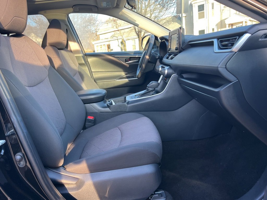 Used 2019 Toyota RAV4 XLE image 27