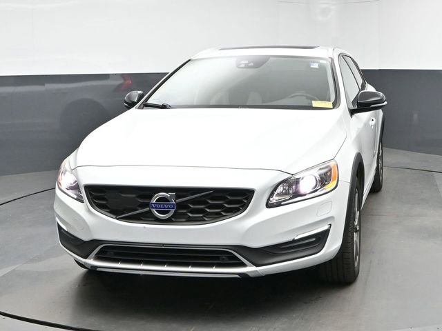 Used 2017 Volvo V60 T5 Cross Country Platinum AWD/4WD image 3