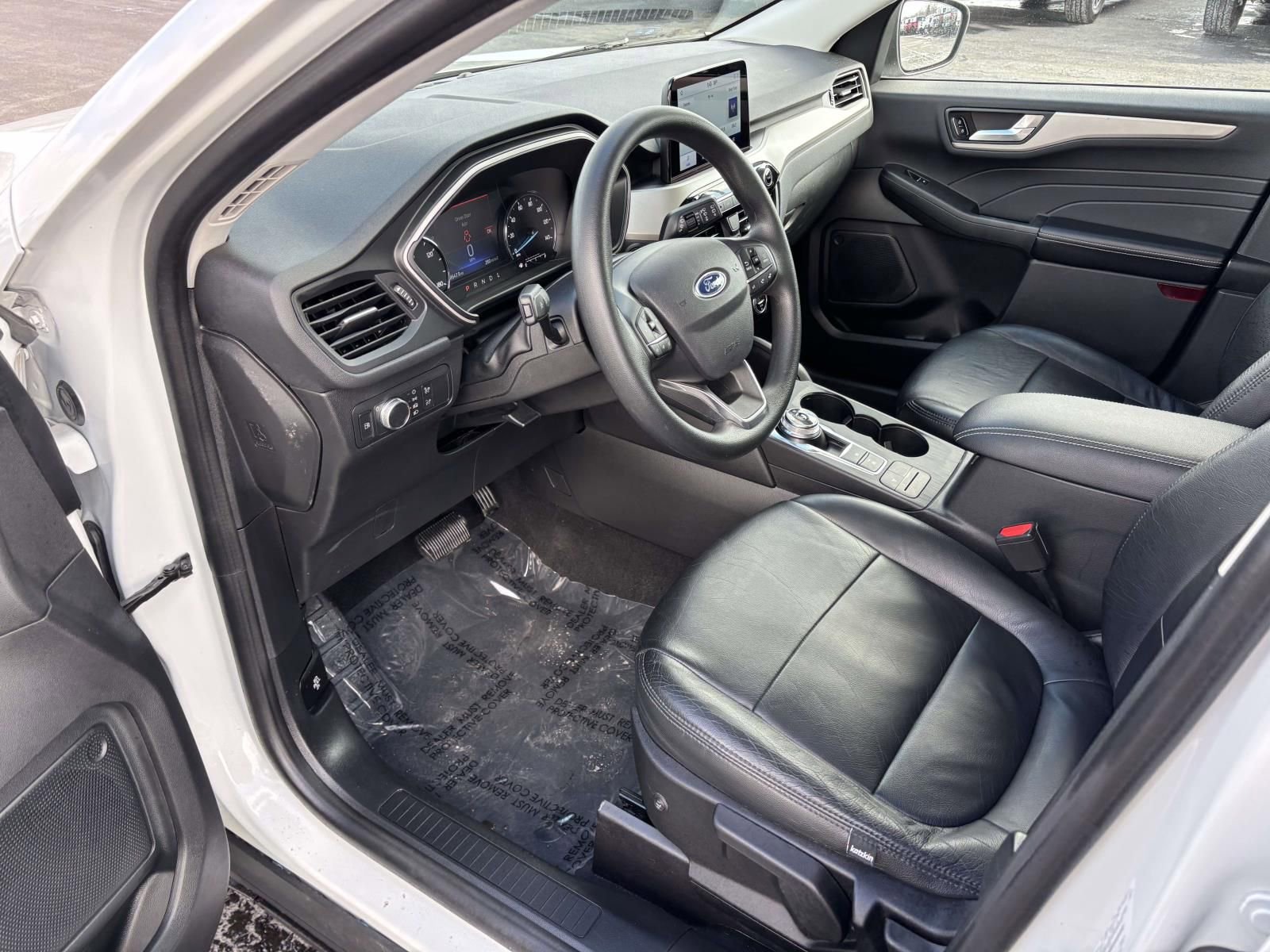 Certified 2021 Ford Escape SE w/ SE Sport Appearance Package image 27