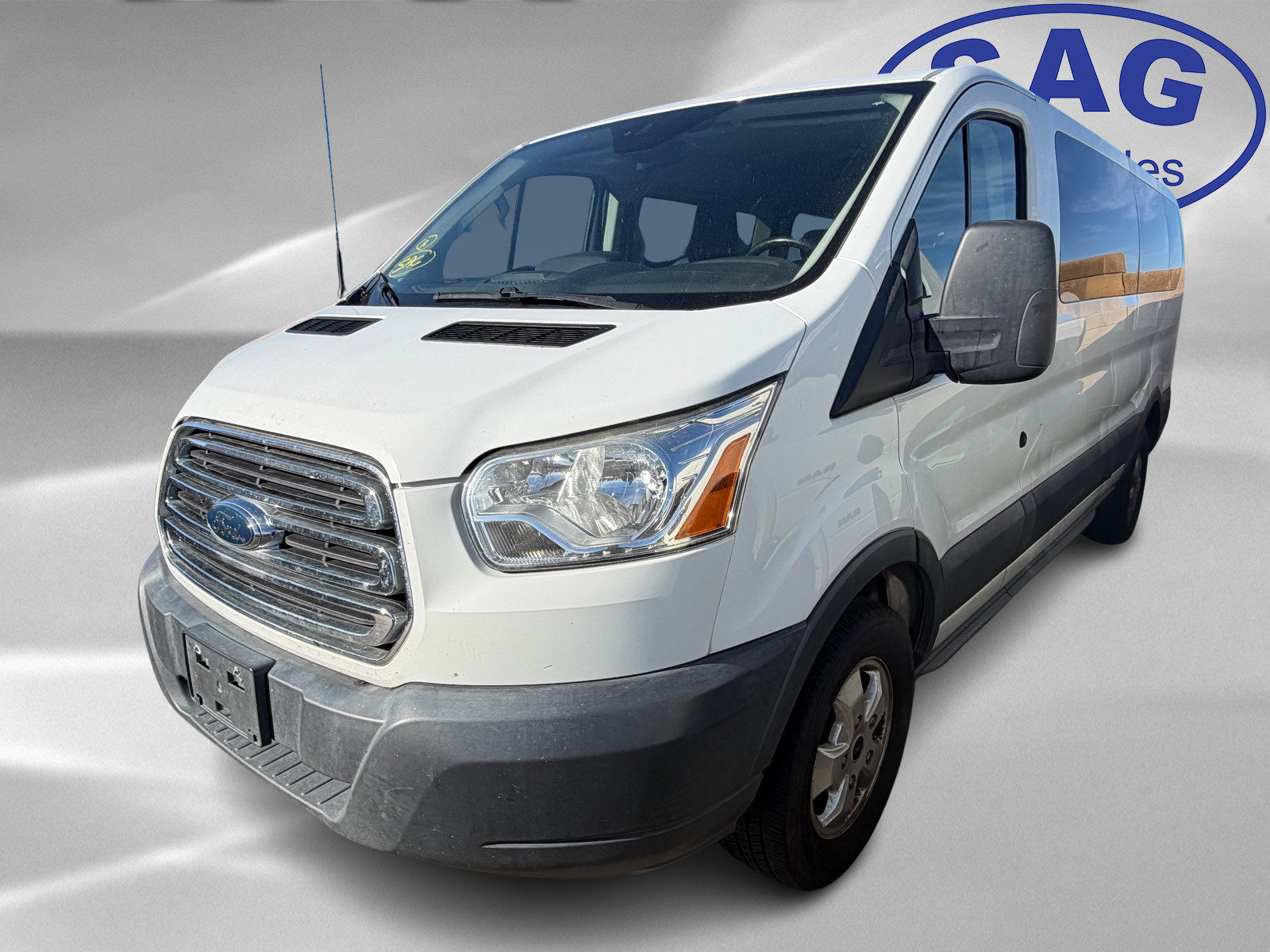 Used 2017 Ford Transit 350 XLT image 5