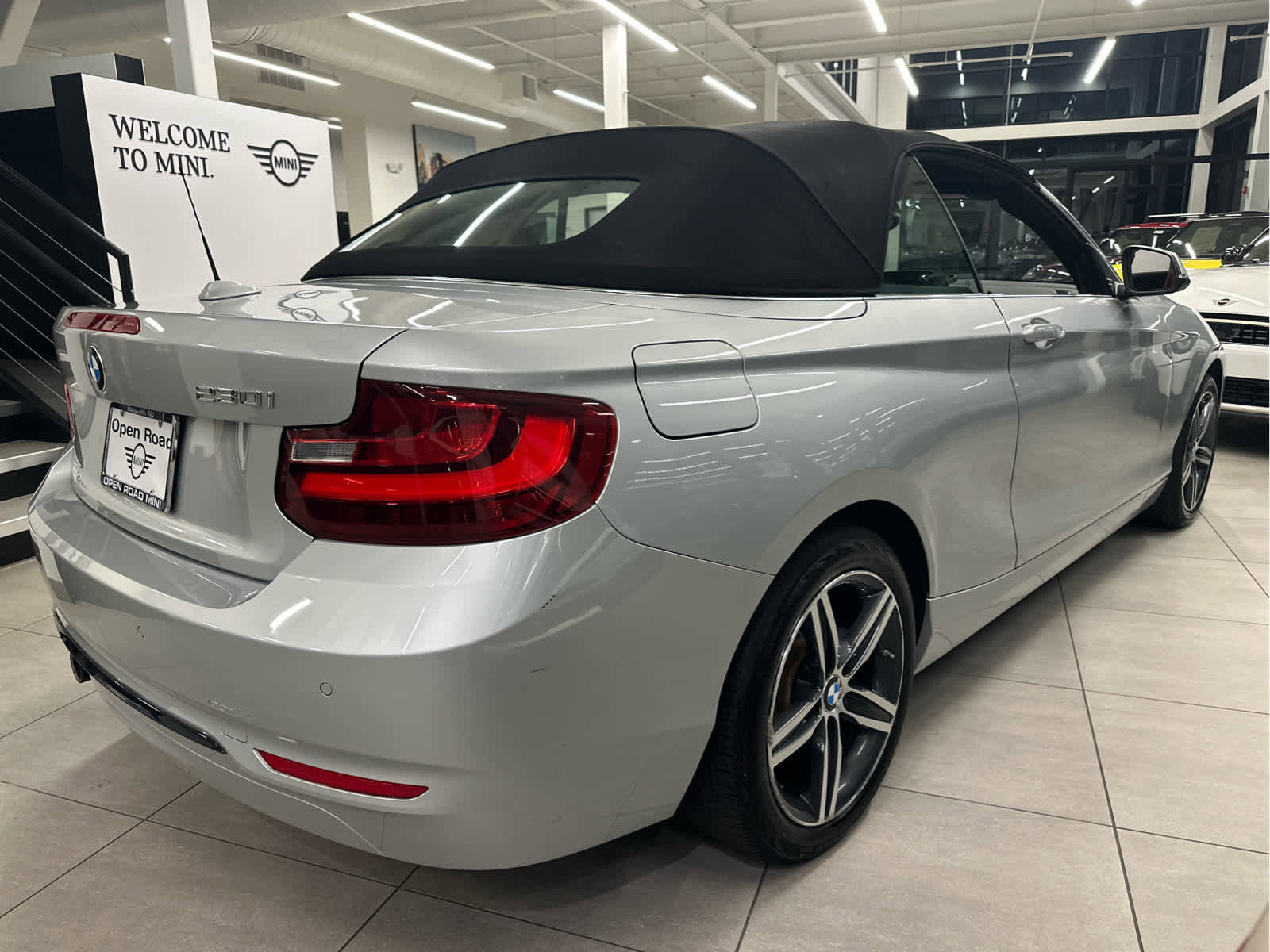 Used 2017 BMW 230i Convertible image 7