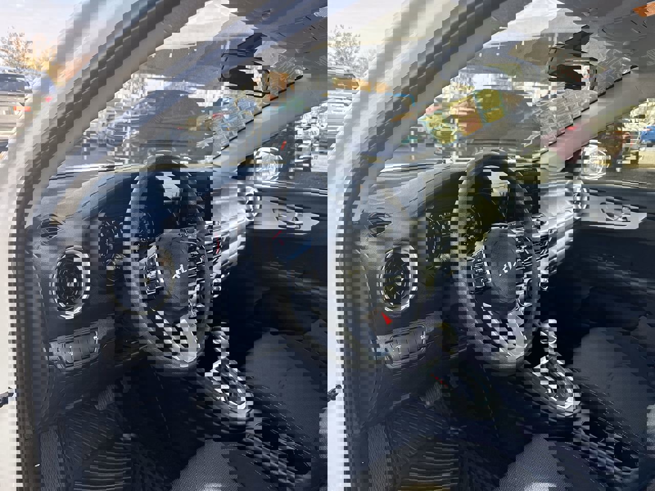 Used 2024 Kia Forte LXS image 9