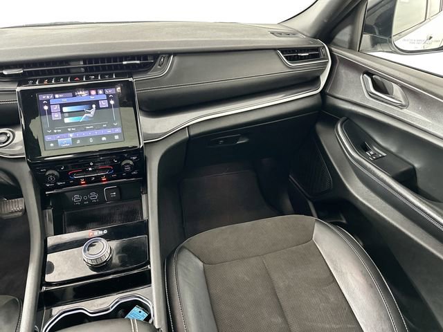 Used 2023 Jeep Grand Cherokee L Laredo image 27