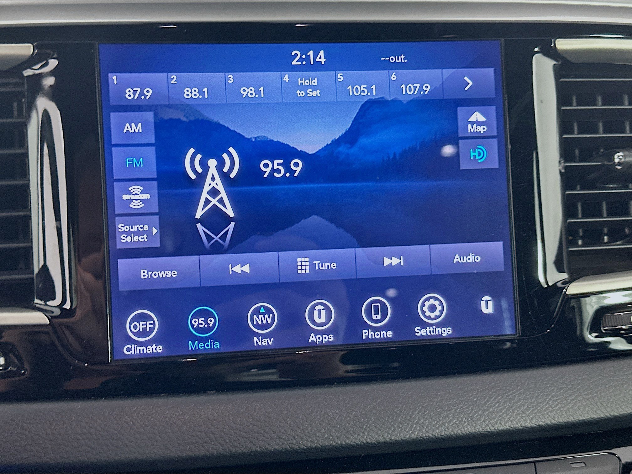 Used 2020 Chrysler Pacifica Touring w/ S Appearance Package FWD image 21