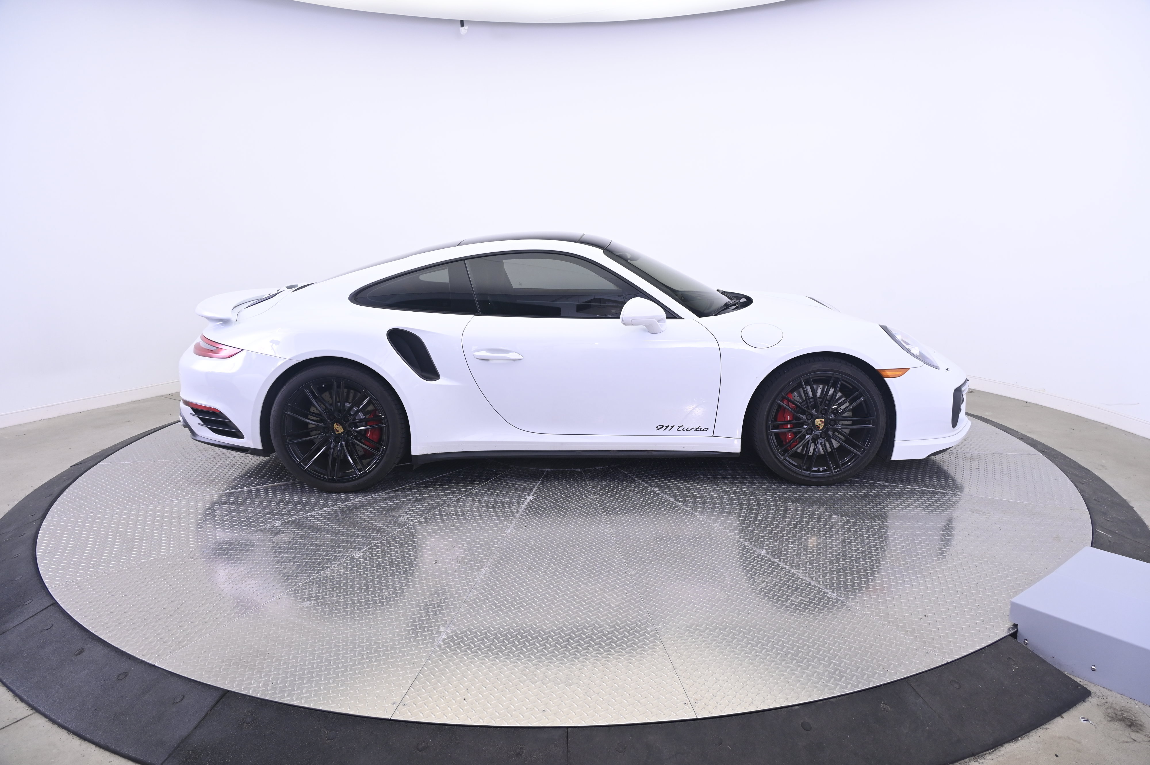 Used 2017 Porsche 911 Turbo AWD/4WD image 8