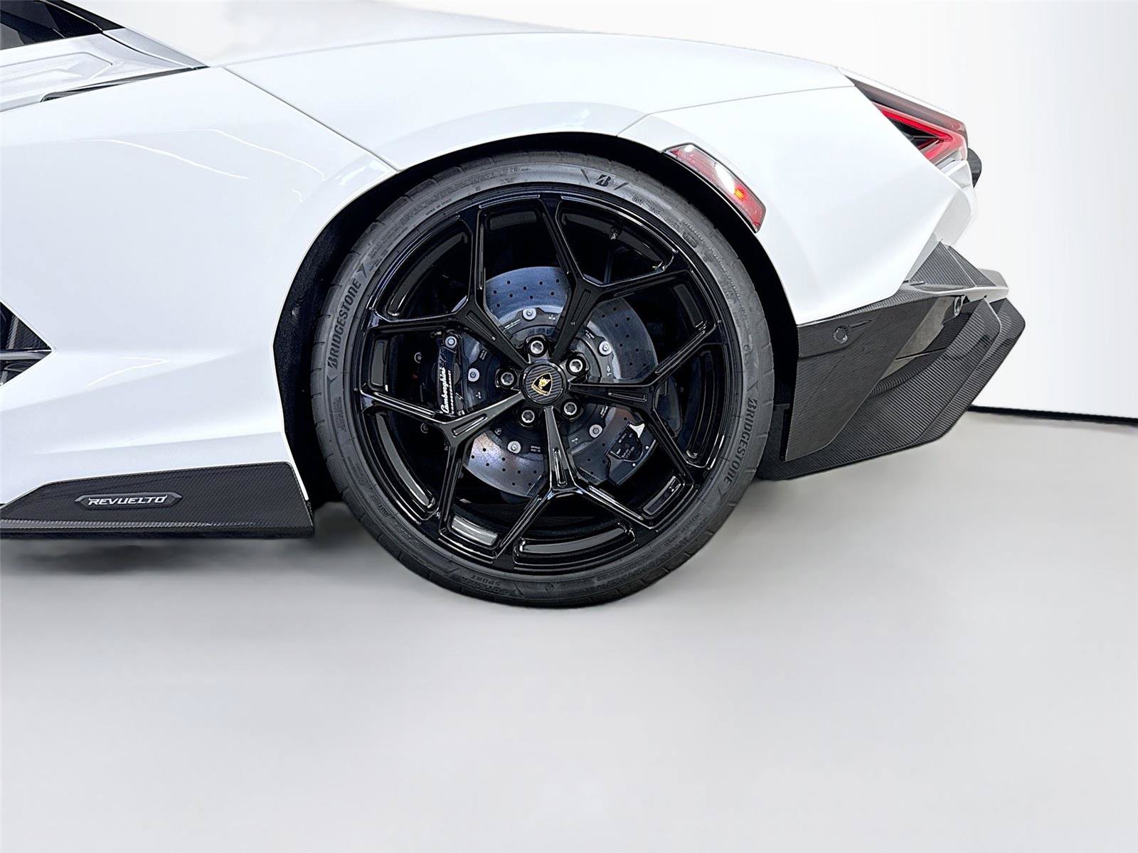 Used 2024 Lamborghini Revuelto AWD/4WD image 29