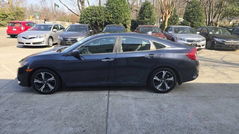 Used 2017 Honda Civic Touring image 2