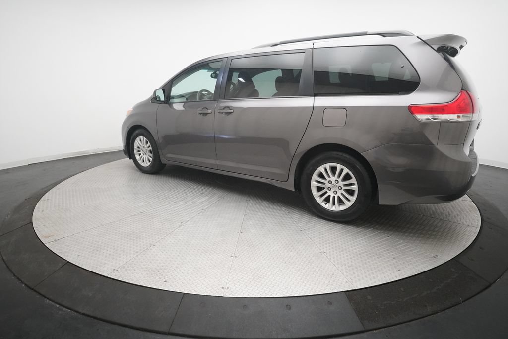 Used 2014 Toyota Sienna XLE FWD image 34