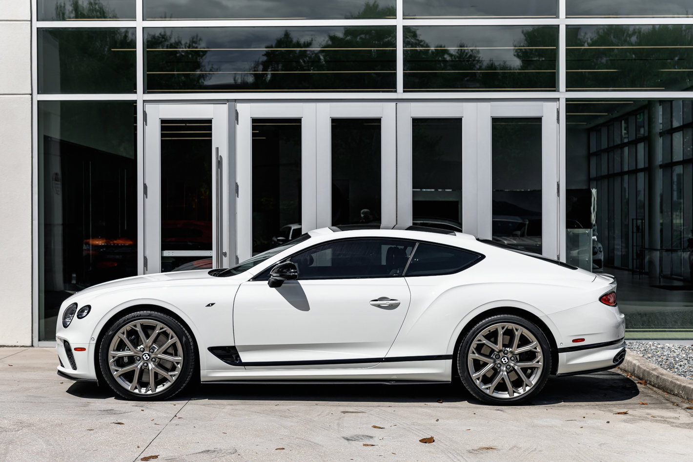 Used 2024 Bentley Continental GT V8 image 19
