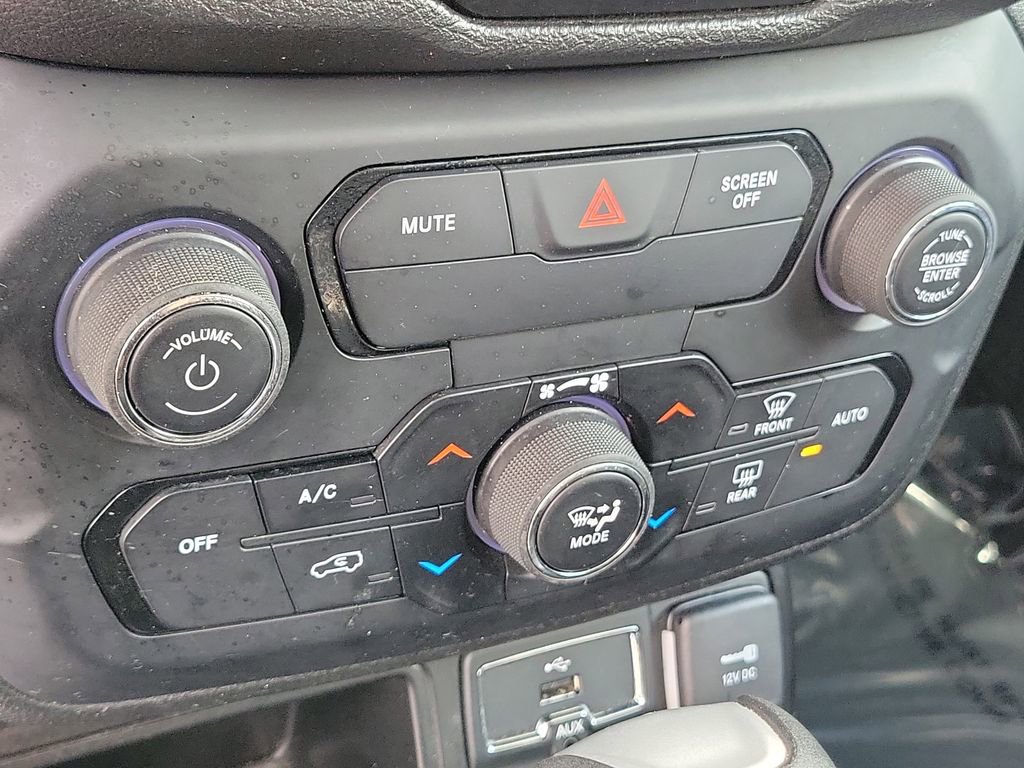 Used 2019 Jeep Renegade Latitude w/ Popular Equipment Group FWD image 28