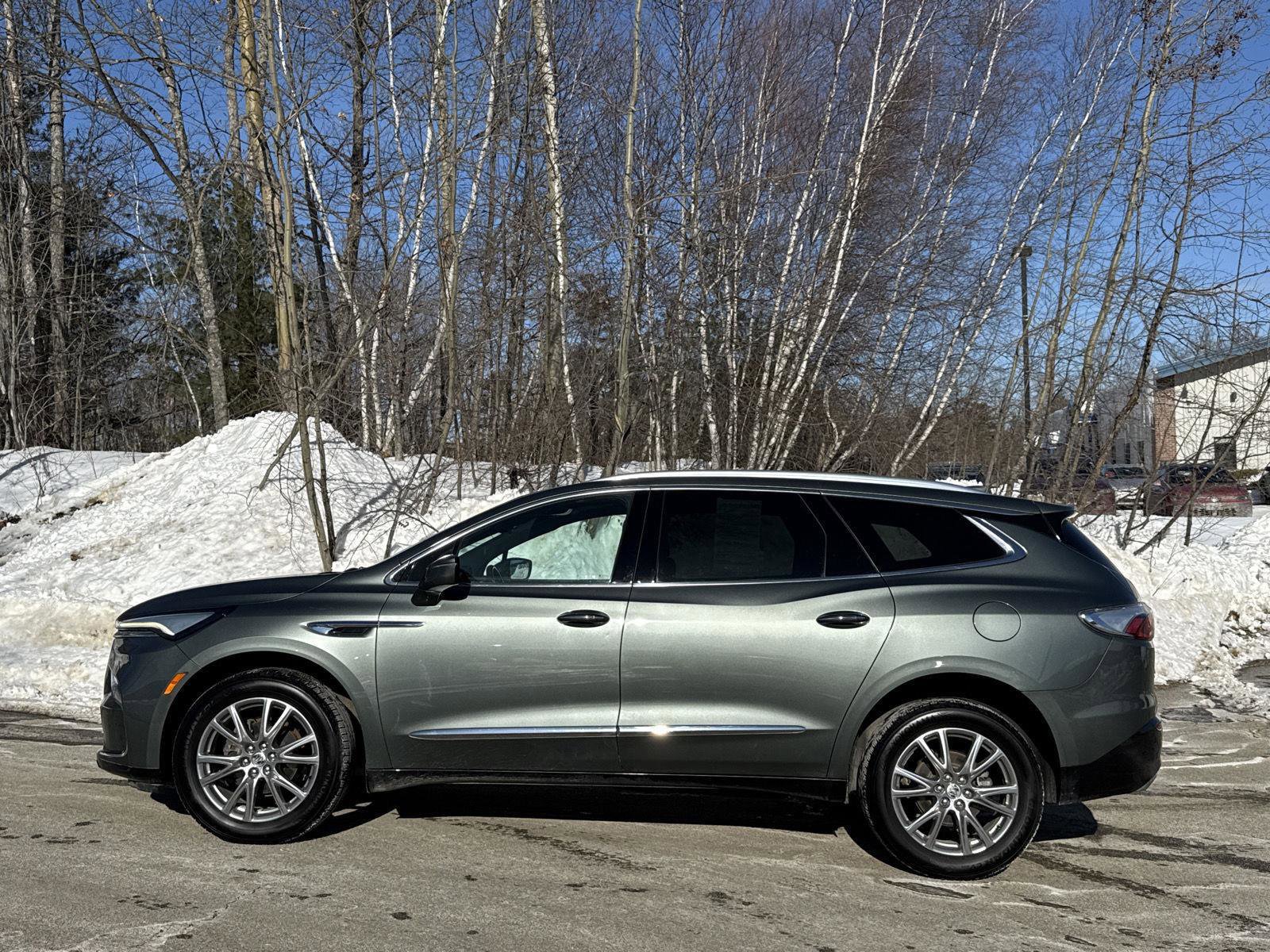 Used 2023 Buick Enclave Essence w/ Experience Buick Package image 3