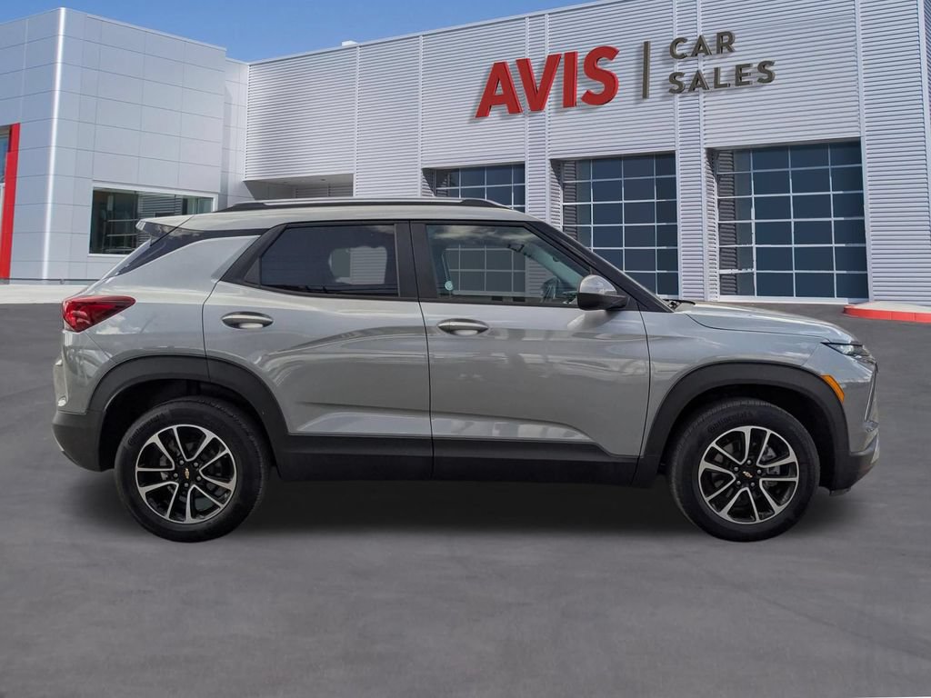 Used 2025 Chevrolet TrailBlazer LT AWD/4WD image 7