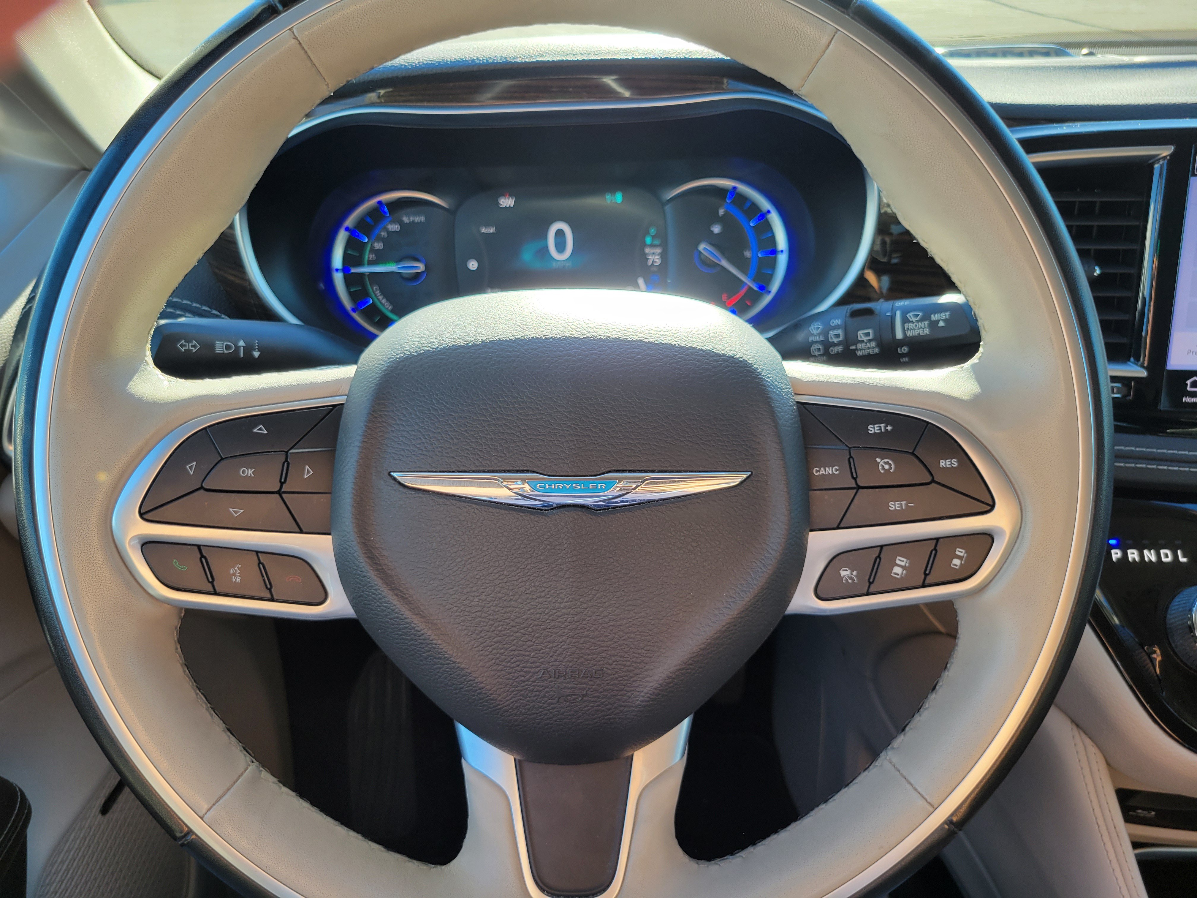 Used 2021 Chrysler Pacifica Limited w/ Uconnect Theater Family Group FWD image 8