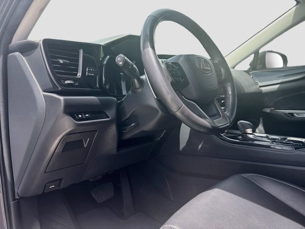 Used 2024 Lexus NX 250 FWD w/ Towing Package (2000 Lbs) image 10