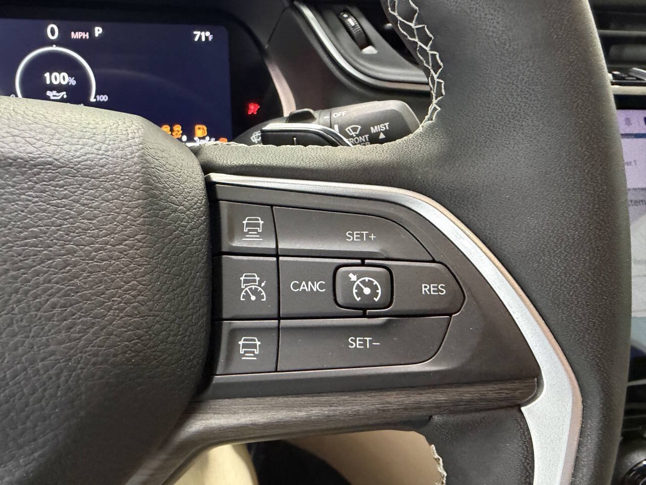 Used 2024 Jeep Grand Cherokee L Limited AWD/4WD image 30