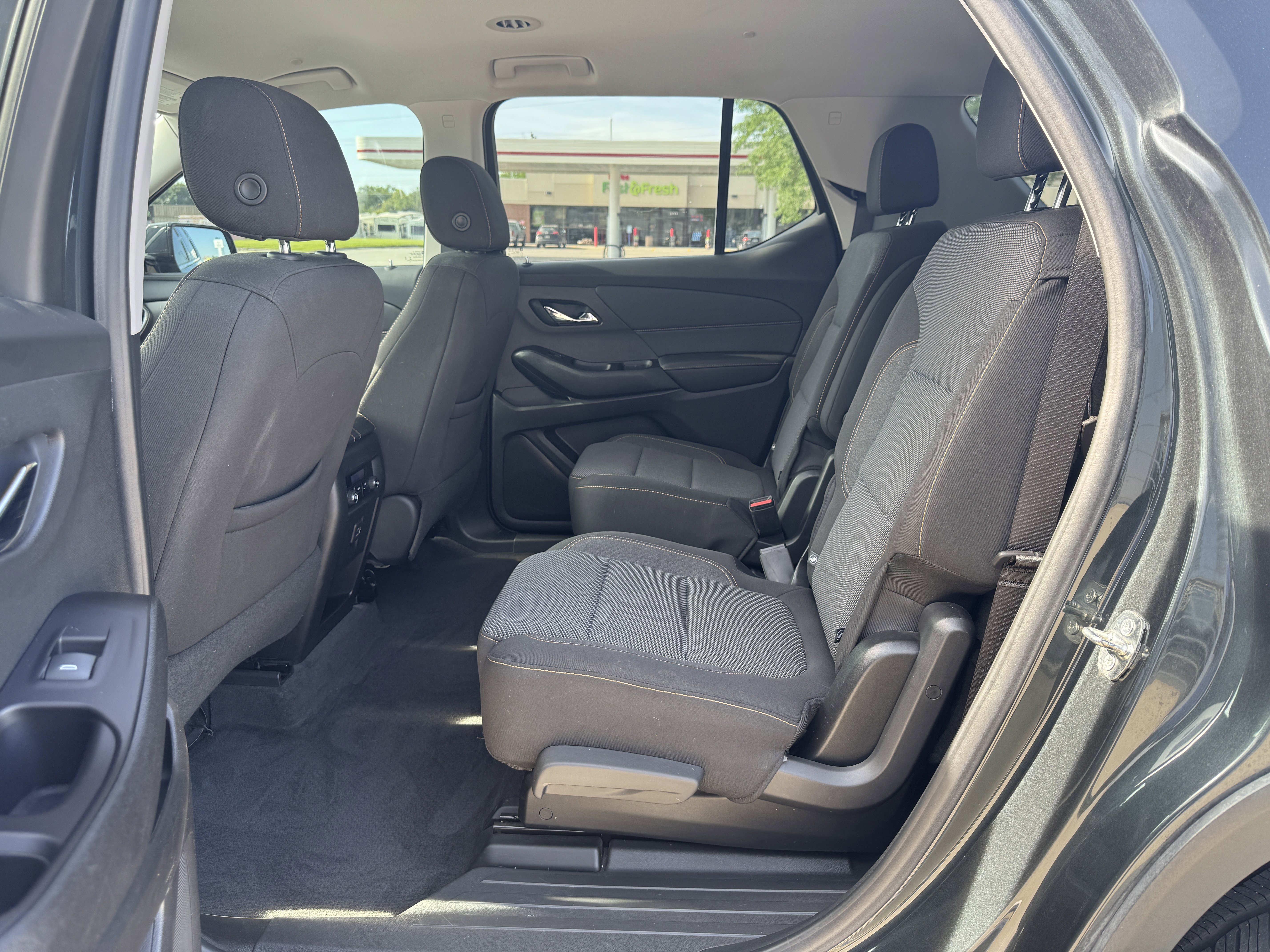 Used 2020 Chevrolet Traverse LT image 11