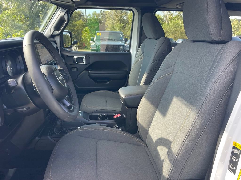 Used 2025 Jeep Wrangler Unlimited Sport AWD/4WD image 2