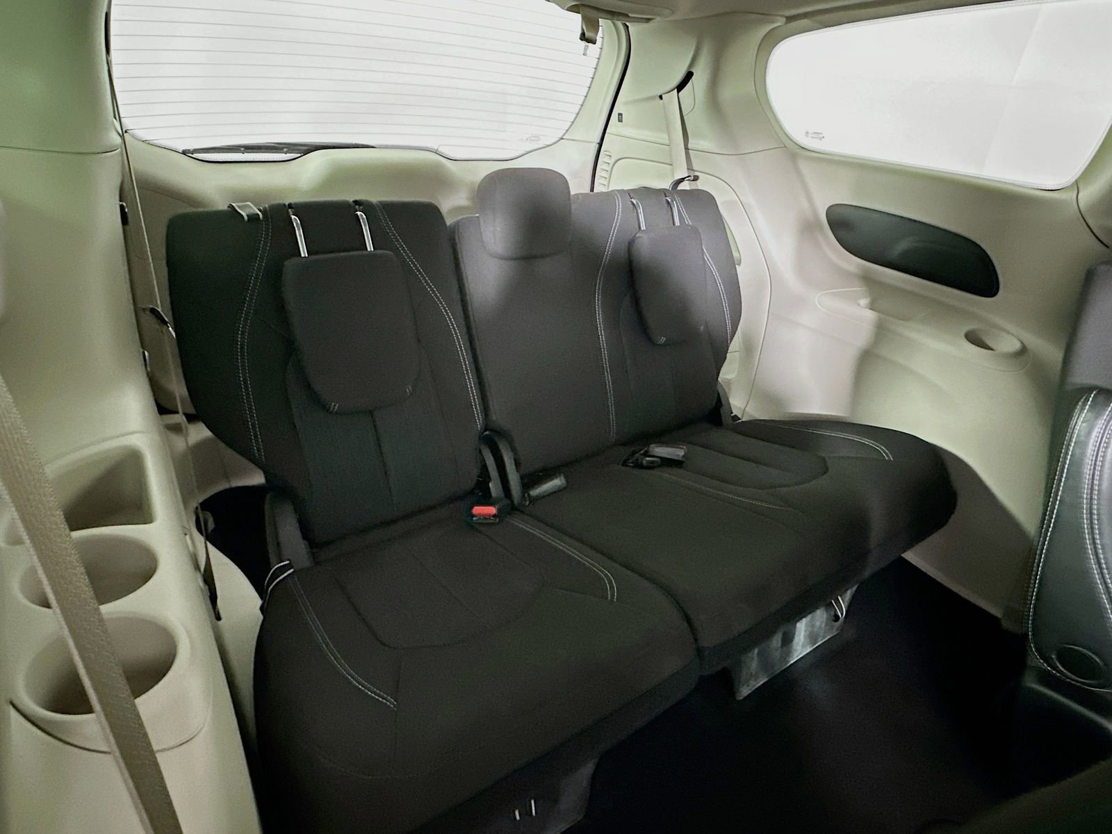 Used 2023 Chrysler Voyager LX image 26