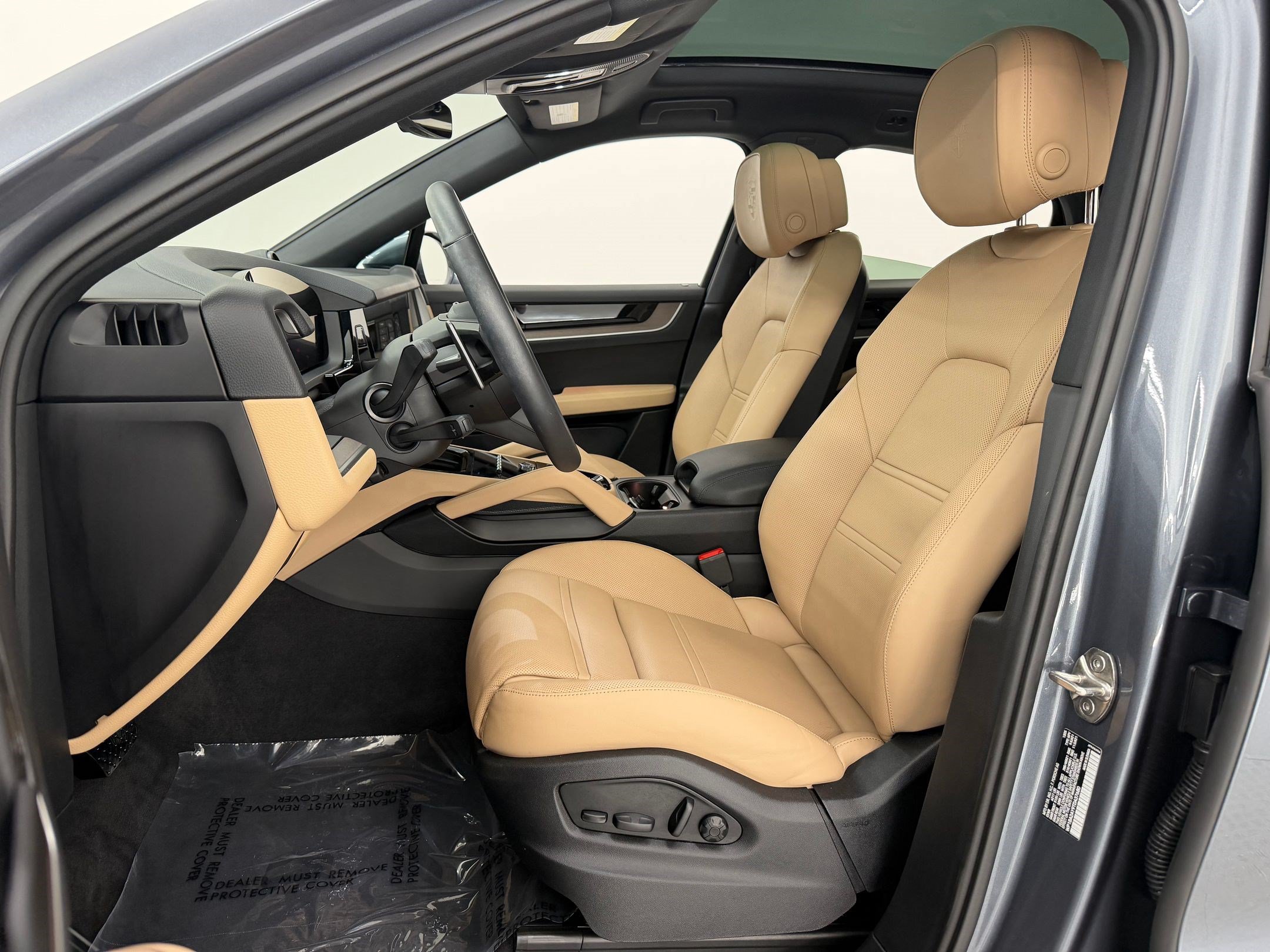 Certified 2026 Porsche Cayenne Coupe AWD/4WD image 5