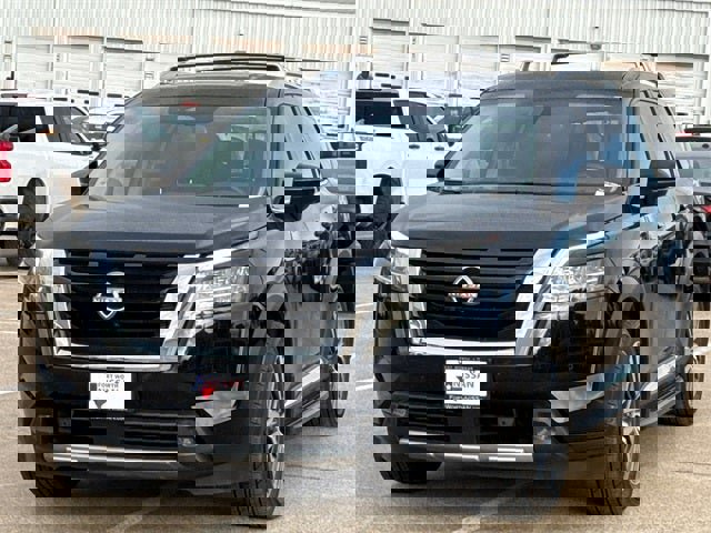 Used 2022 Nissan Pathfinder Platinum w/ Lighting Package (N93) image 4