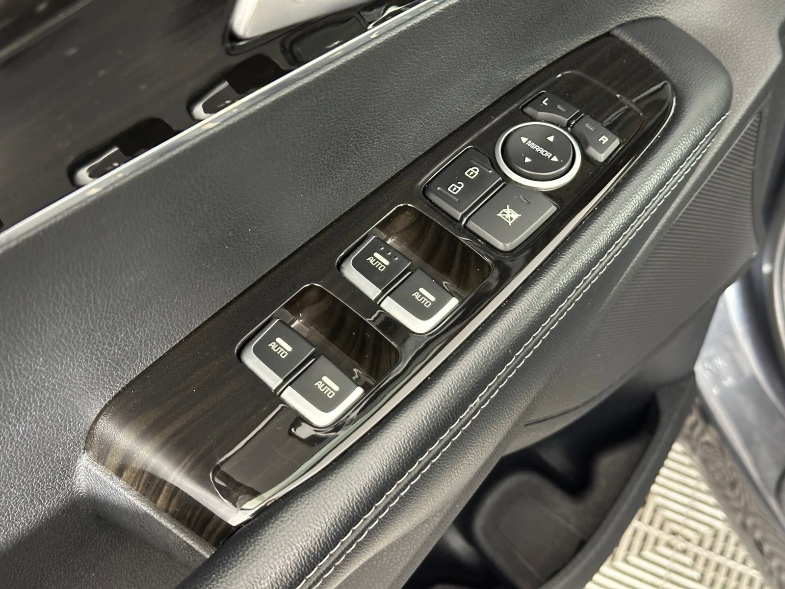 Used 2020 Kia Sorento FWD V6 image 35