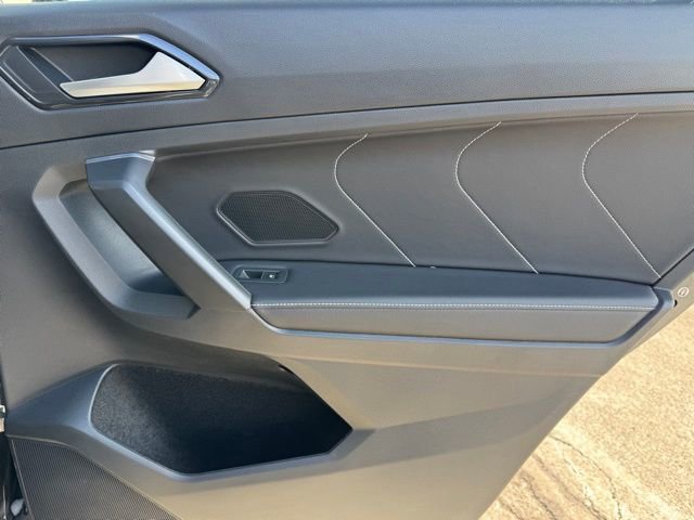 Used 2023 Volkswagen Tiguan SE image 31