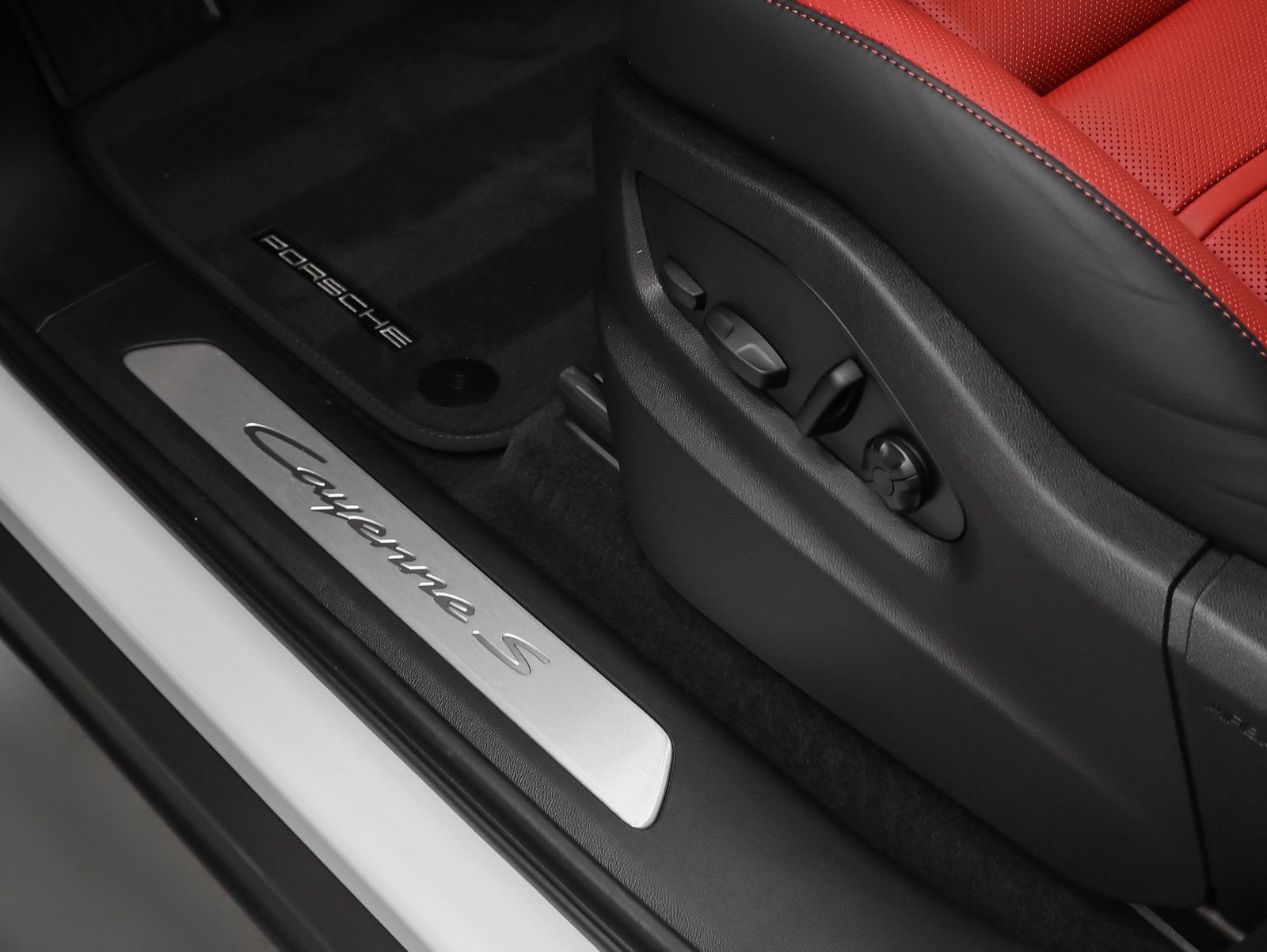 New 2026 Porsche Cayenne S image 33