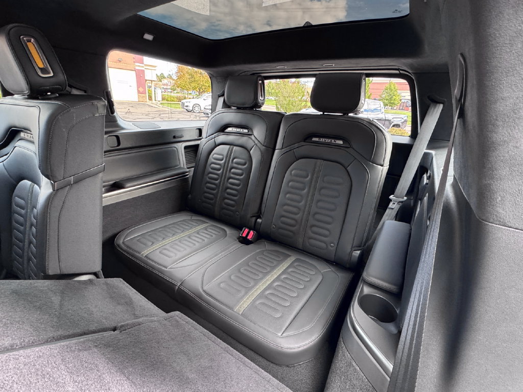 Used 2025 Rivian R1S Adventure Dual AWD/4WD image 38