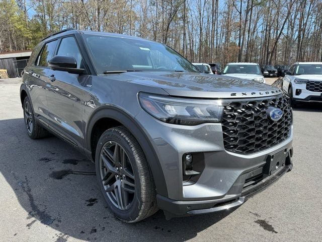 Used 2026 Ford Explorer ST-Line w/ ST-Line Street Pack AWD/4WD image 7