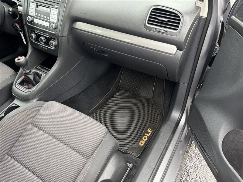 Used 2010 Volkswagen Golf 2-Door image 31