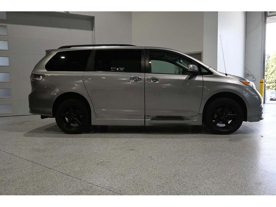 Used 2013 Toyota Sienna SE image 5