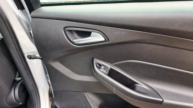 Used 2018 Ford Focus SE image 30