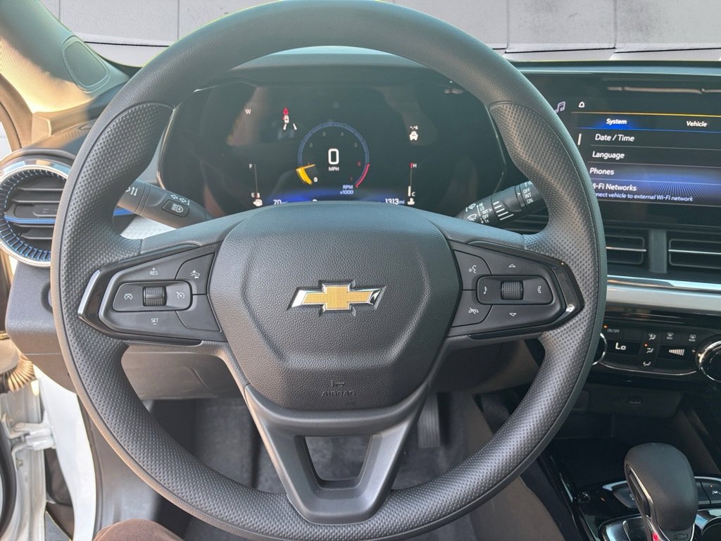 Used 2026 Chevrolet Trax LT FWD image 12