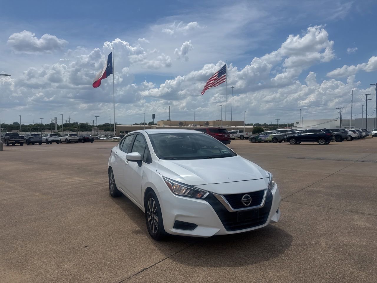 Certified 2022 Nissan Versa SV FWD image 3