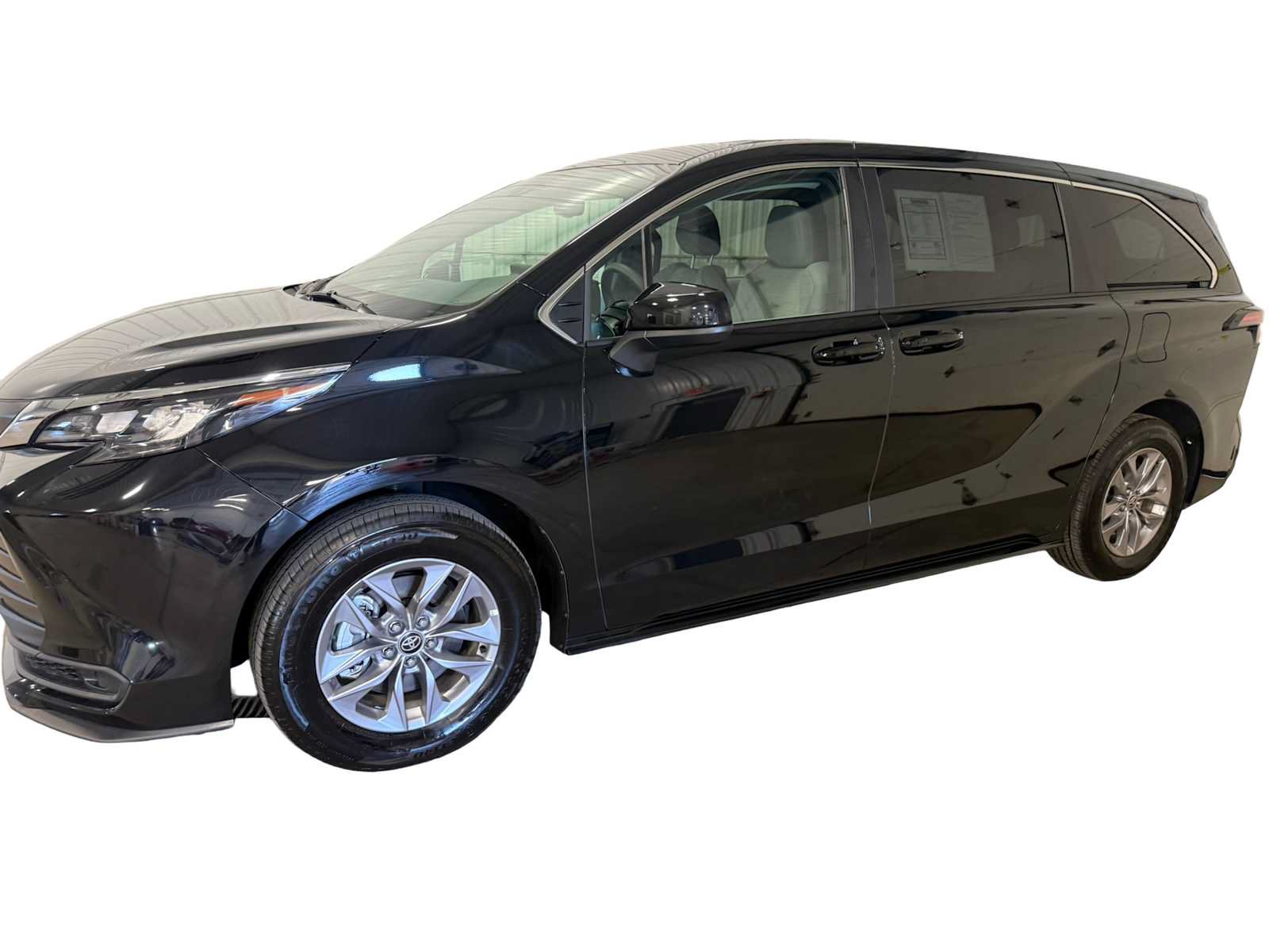 Certified 2026 Toyota Sienna LE AWD/4WD image 2