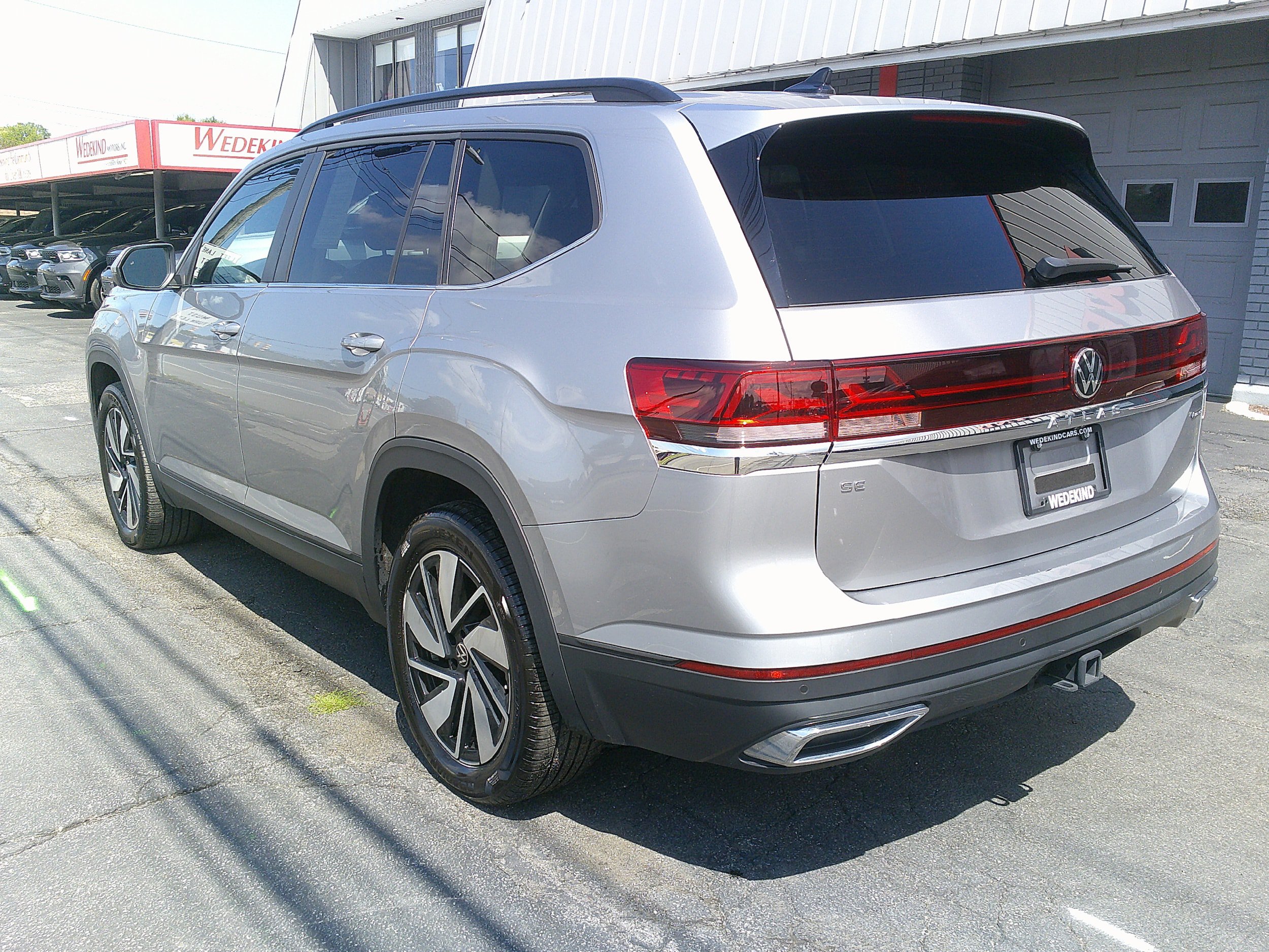 Used 2025 Volkswagen Atlas SE AWD/4WD image 12