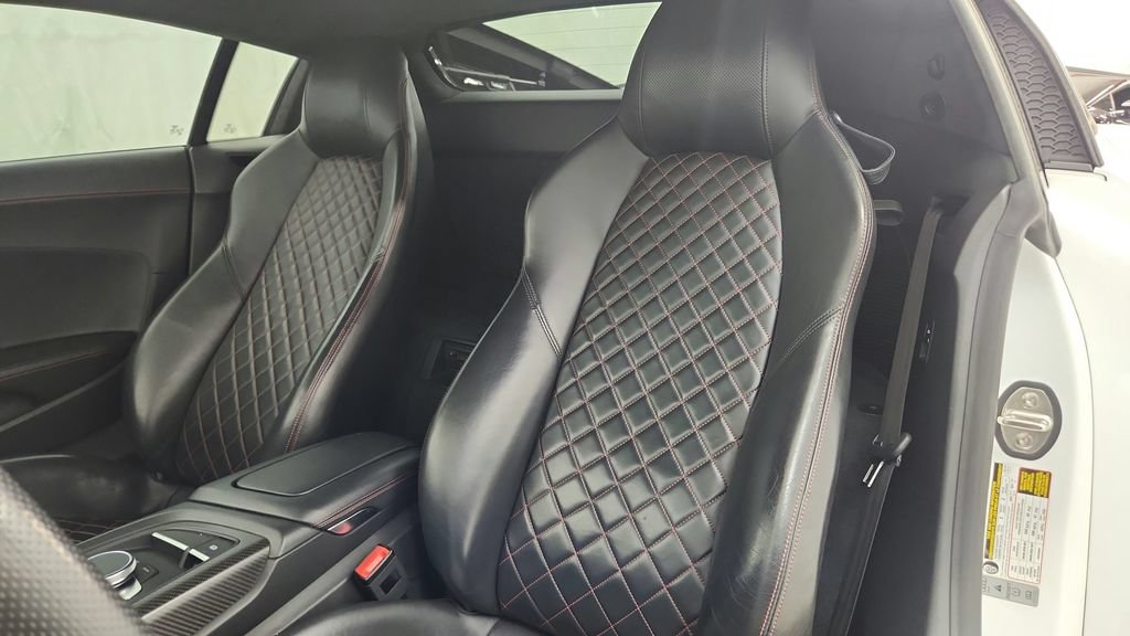 Used 2017 Audi R8 V10 w/ Carbon Exterior Package AWD/4WD image 34
