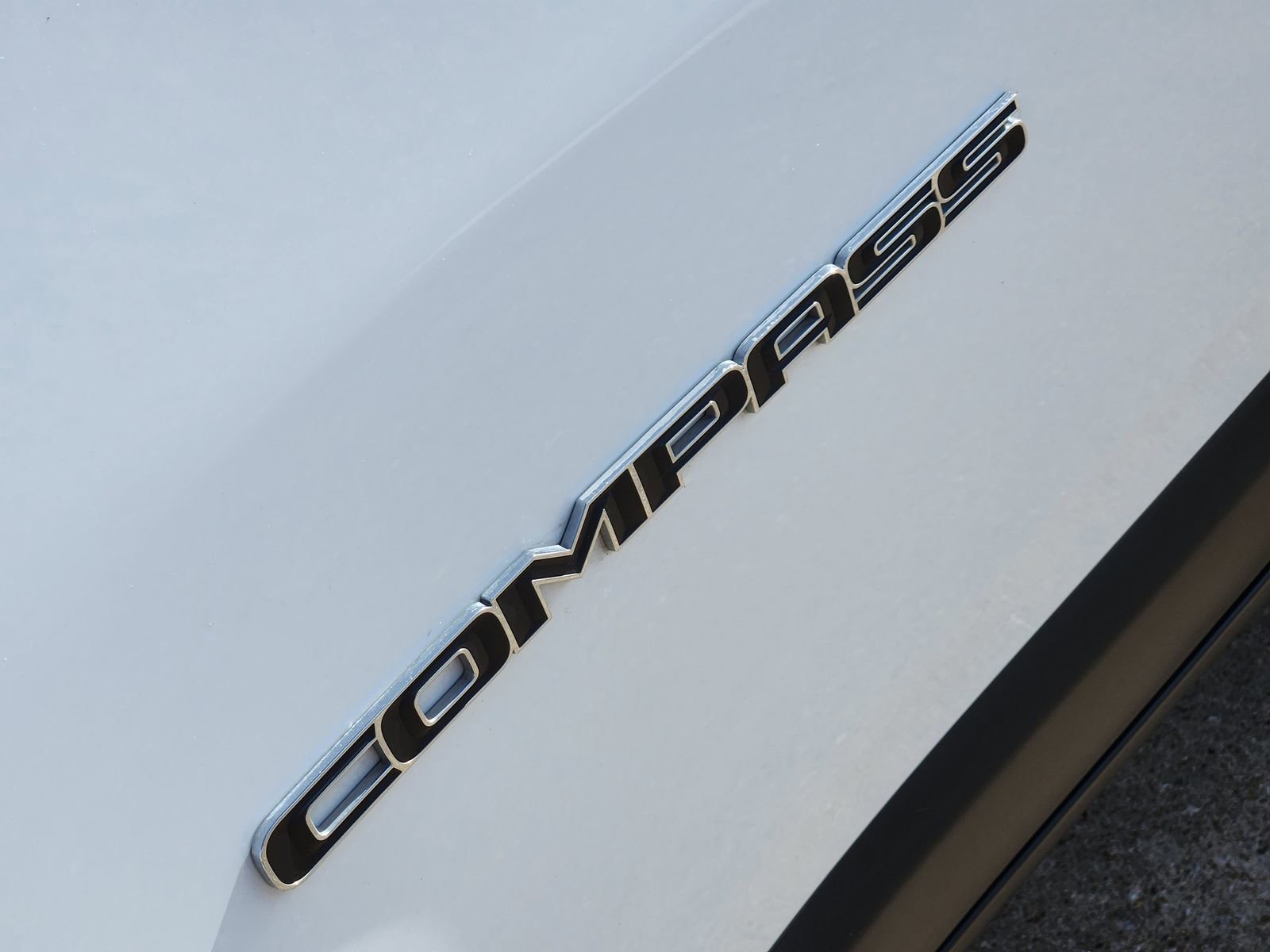 Used 2024 Jeep Compass Latitude w/ Sun and Sound Group image 18