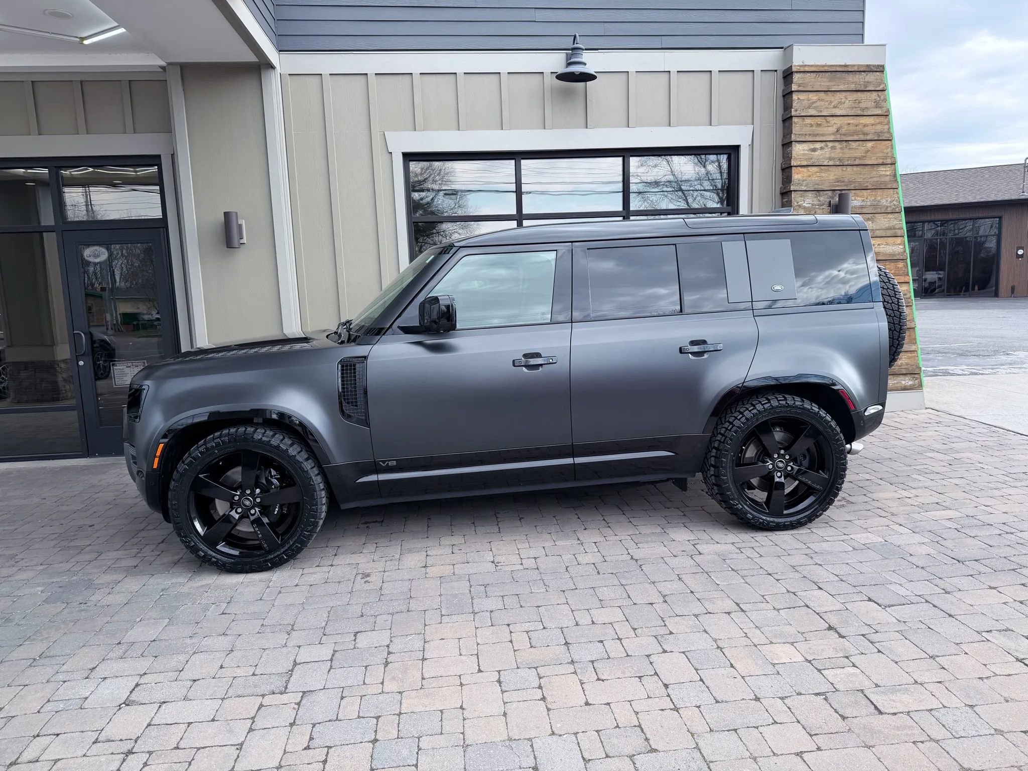 Used 2023 Land Rover Defender 110 V8 image 62